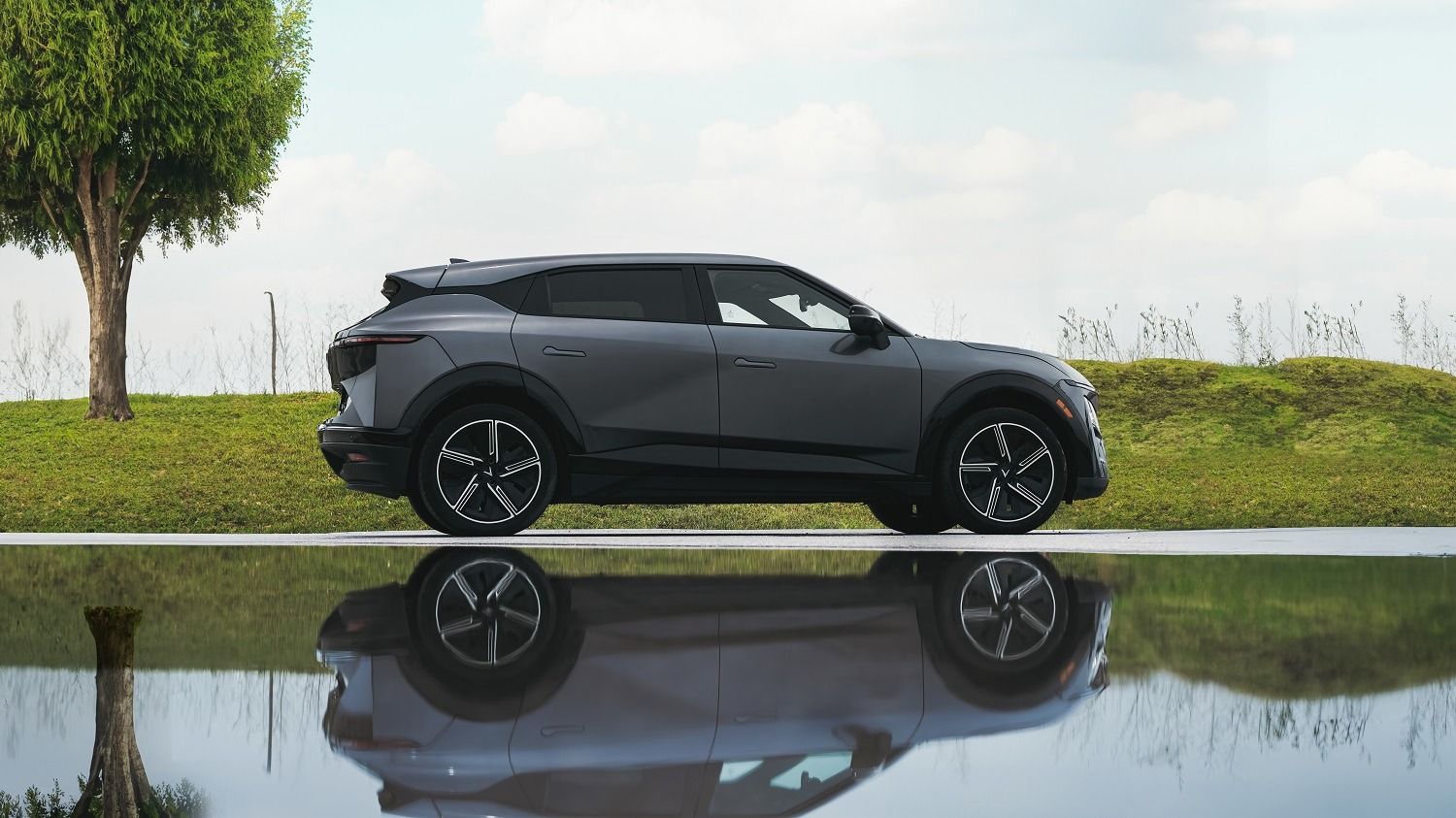 VinFast VF 7: A Futuristic Electric SUV with Bold Design